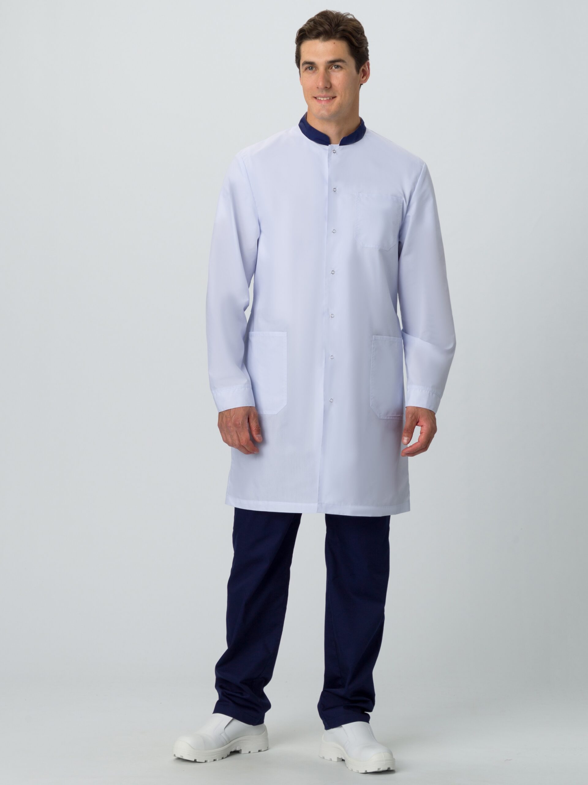 Халат мужской MedLine Марк (тк.Смесовая,120), белый/т.синий